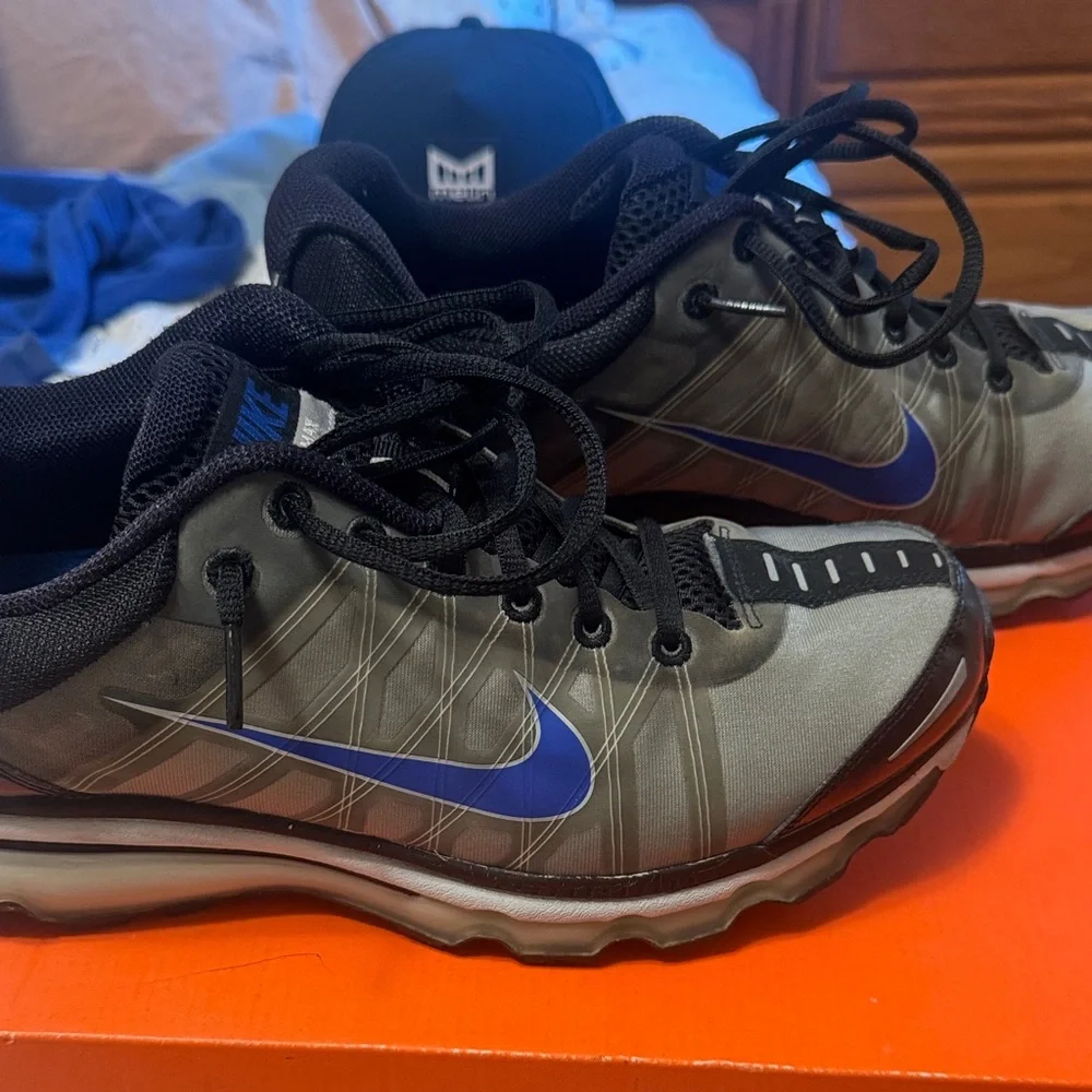 Nike Men’s Air Max+ 2009 Black and Gray Athletic Sneakers